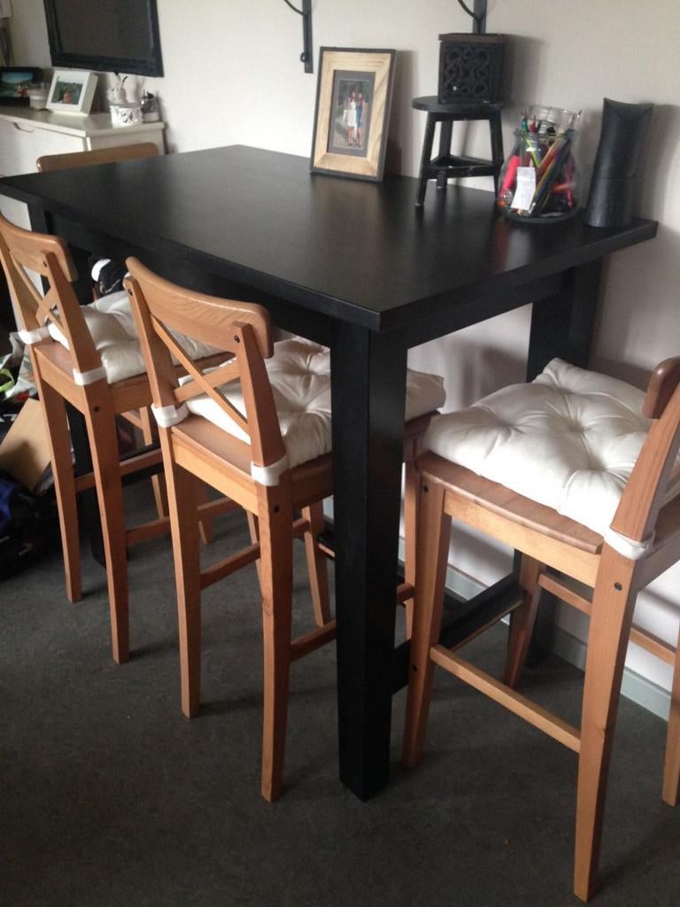 Hoge bartafel met 4 stoelen, Ophalen