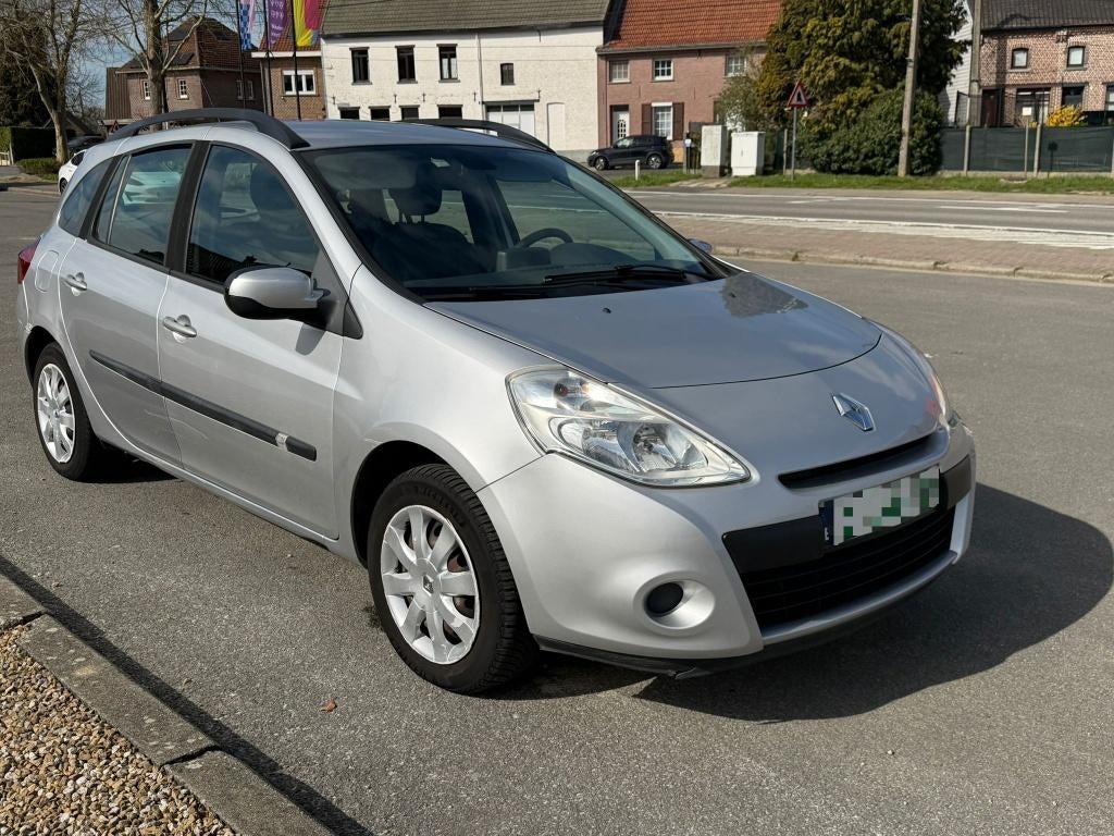 Renault clio 1.5dci 2011 228000km euro5, Auto's, Voorwielaandrijving, Euro 5, Stof, Zwart