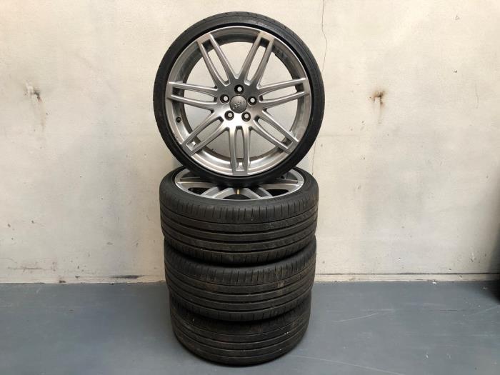 Jeu de jantes sport + pneus d'un Audi A1, Autos : Pièces & Accessoires, Pneus & Jantes, Véhicule de tourisme, Utilisé, 3 mois de garantie