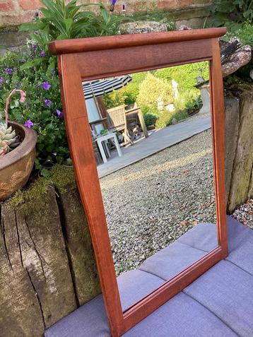 Spiegel hangsysteem/kader kwaliteitshout/58x84 cm beschikbaar voor biedingen