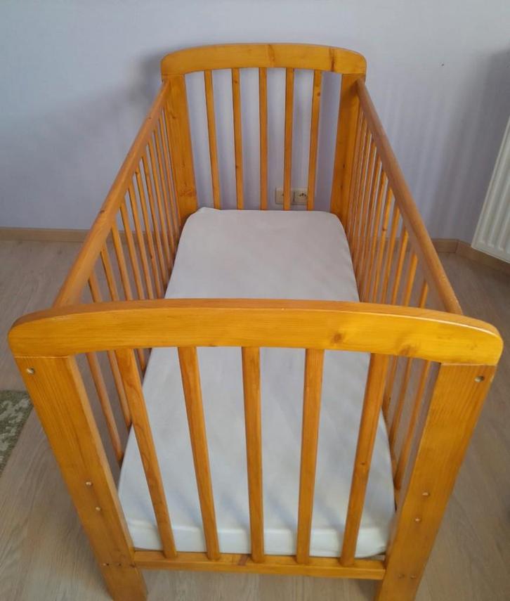 Lit bébé+matelas+couette+draps+tour de lit, Enfants & Bébés, Berceaux & Lits, Comme neuf, Lit, Enlèvement