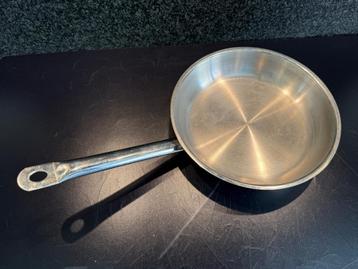 RVS ijzeren koekenpan 24cm in perfecte staat beschikbaar voor biedingen