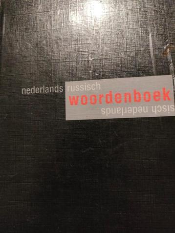 Woordenboek Russisch beschikbaar voor biedingen