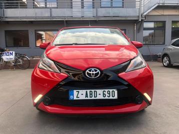 Toyota aygo 1.0 vvti _ 50 kw / boîte auto _ camera _ airco!, Auto's, Toyota, 4 zetels, Stof, 50 kW, Euro 6