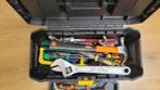 Boîte à outils avec pièces et accessoires, Ophalen