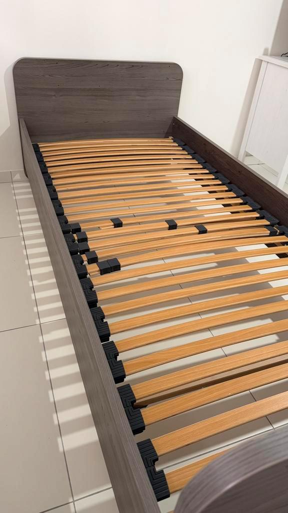 1-persoonsbed 90x200 cm, Huis en Inrichting, Slaapkamer | Bedden, Zo goed als nieuw, 90 cm, 200 cm, Ophalen