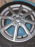 Winterbanden op velg - fiat 500 - amper 2000 km mee gereden, Auto-onderdelen, Ophalen, Gebruikt, Winterbanden, Band(en)