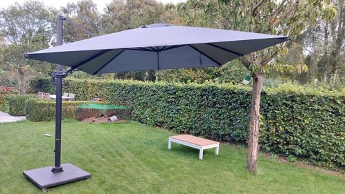 Avola zweefparasol met tiltfunctie, Tuin en Terras, Parasols, Zo goed als nieuw, Zweefparasol, 3 tot 4 meter, Kantelbaar, Verstelbaar