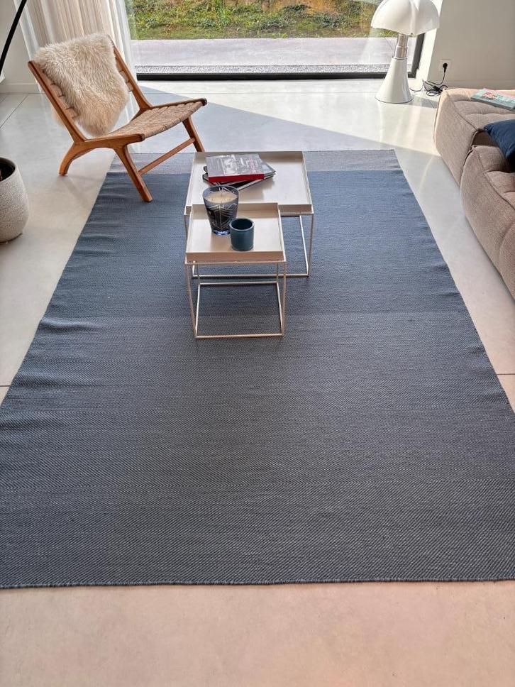 Muuto Varjo Vloerkleed – 300x200 cm – Blauw, Huis en Inrichting, Woonaccessoires | Overige, Zo goed als nieuw, Ophalen