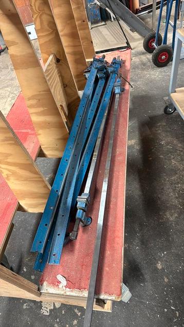 8 spanklemmen 140cm lang beschikbaar voor biedingen