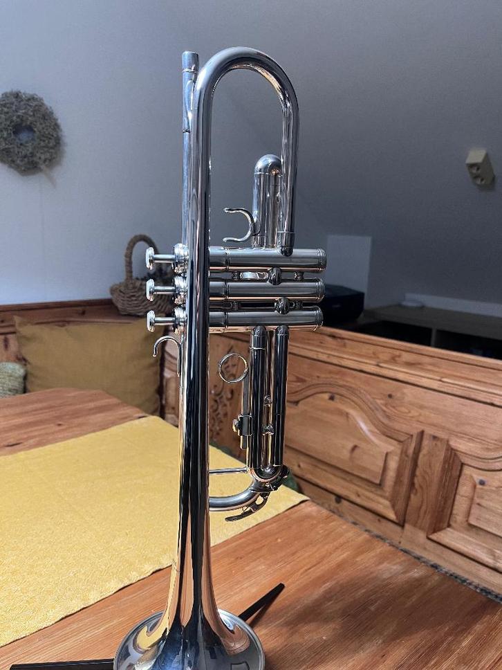 Yamaha Trompet, Muziek en Instrumenten, Blaasinstrumenten | Trompetten, Zo goed als nieuw, Trompet in si bemol, Met koffer, Ophalen of Verzenden