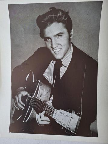 Poster jonge Elvis Presley met gitaar beschikbaar voor biedingen