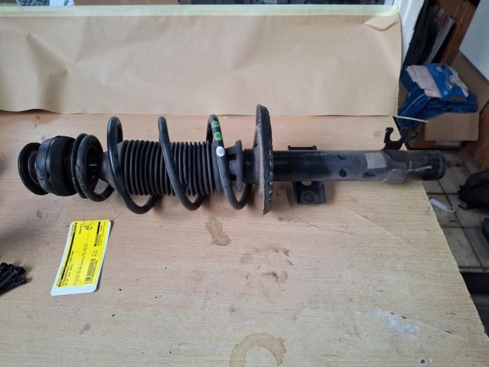 Schokdemperpoot links-voor van een Volkswagen UP, Auto-onderdelen, Ophanging en Onderstel, Volkswagen, Gebruikt, 3 maanden garantie