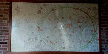 Oud stadsplan Brugge. In houten lijst beschikbaar voor biedingen