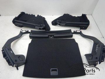 VW Golf 8 Achterklep Bekleding + Instap + Laadvloer beschikbaar voor biedingen