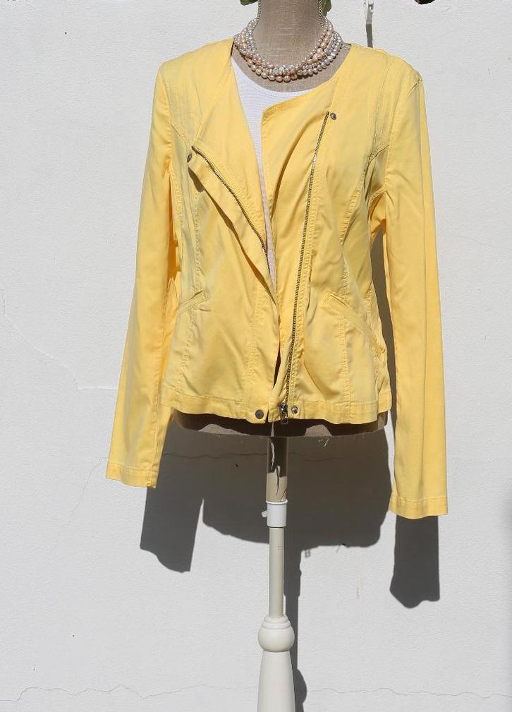 Mooie gele jas T44 - Melvin, Kleding | Dames, Jassen | Zomer, Zo goed als nieuw, Maat 42/44 (L), Geel, Ophalen of Verzenden