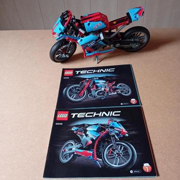 Lego Technic Straatmotor 42036 beschikbaar voor biedingen