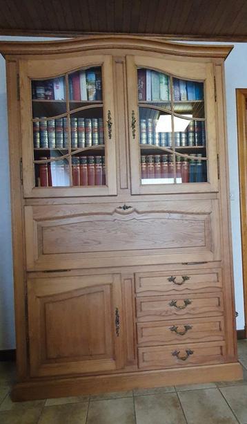 Kast in massief eik beschikbaar voor biedingen