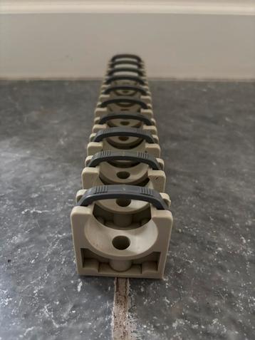 10 Buisklemmen 40 mm beschikbaar voor biedingen