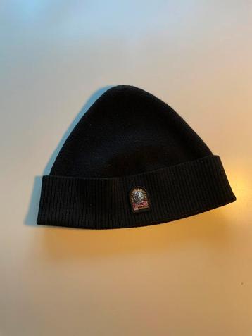 Zwarte parajumpers muts beschikbaar voor biedingen