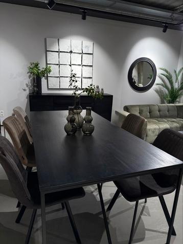 Eettafel beschikbaar voor biedingen