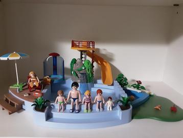 PLaymobil zwembad met werkende douche beschikbaar voor biedingen