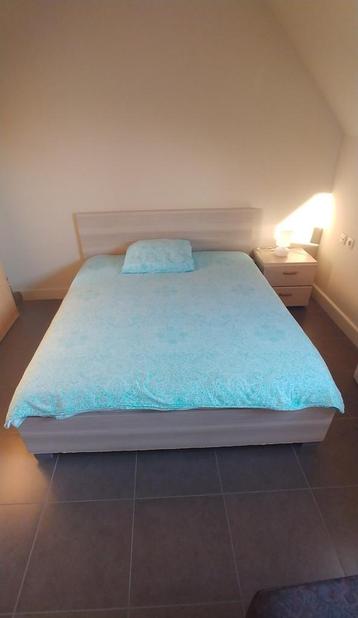 2 persoonsbed met matras en lattebodem +ladekast, Ophalen, Zo goed als nieuw