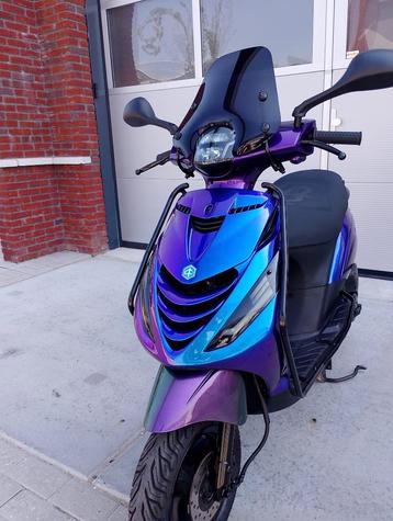 Piaggio Zip 4T Scooter RS-1 Glans Air Azure Blauw (A-KLASSE) beschikbaar voor biedingen