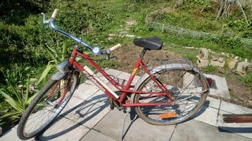 Bicyclette rouge-brune vintage légère pour filles