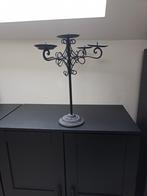 Bougeoirs, Enlèvement