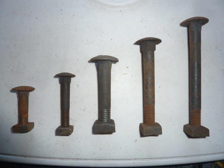 Grote voorraad bouten, Doe-het-zelf en Bouw, IJzerwaren en Bevestigingsmiddelen, Nieuw, Bouten of Moeren, Ophalen