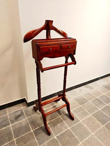 Magnifieke mahoniehout Dressboy 'Henri' beschikbaar voor biedingen