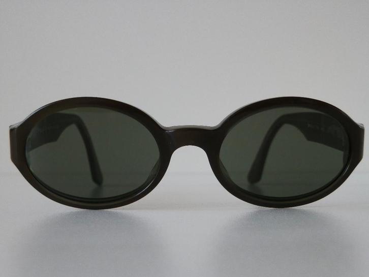 Byblos zonnebril. B189-S., Bijoux, Sacs & Beauté, Lunettes de Soleil & Lunettes | Femmes, Comme neuf, Lunettes de soleil, Autres marques