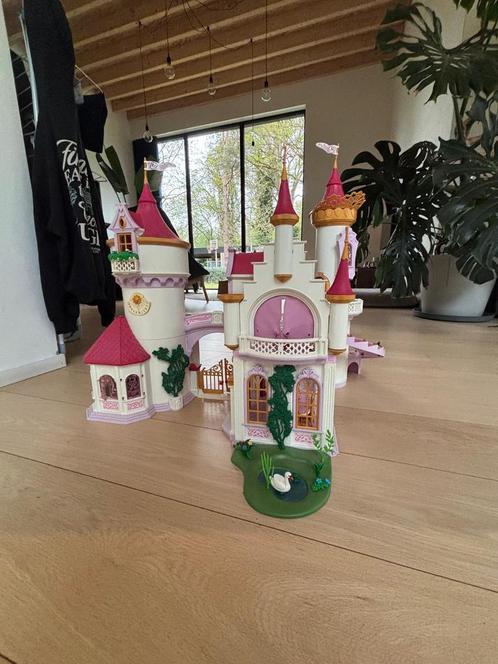 Playmobil groot kasteel met gevulde kamertjes, Kinderen en Baby's, Speelgoed | Poppenhuizen, Gebruikt, Ophalen of Verzenden