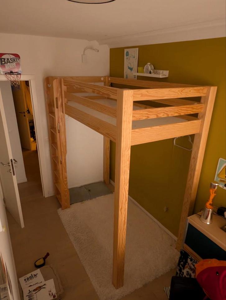 Hoogslaper in massief dennenhout - gratis, Kinderen en Baby's, Kinderkamer | Stapelbedden en Hoogslapers, Hoogslaper, Ophalen