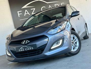 Hyundai i30 1.6 CRDi * 1ER PROP + CLIM + JANTES + GARANTIE *