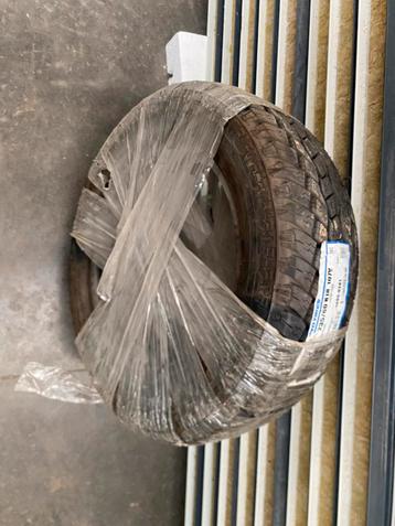 1 pneu neuf 18’ beschikbaar voor biedingen