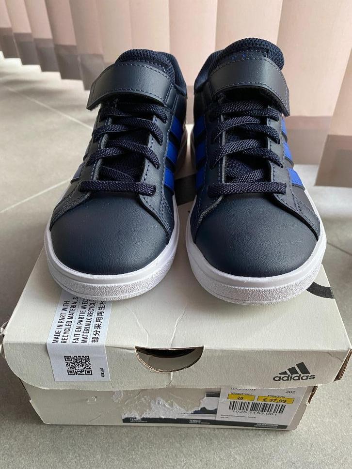 Sneaker ADIDAS bleu foncé Grand Court 2.0 - taille 28 *NOUVE, Enfants & Bébés, Vêtements enfant | Chaussures & Chaussettes, Neuf