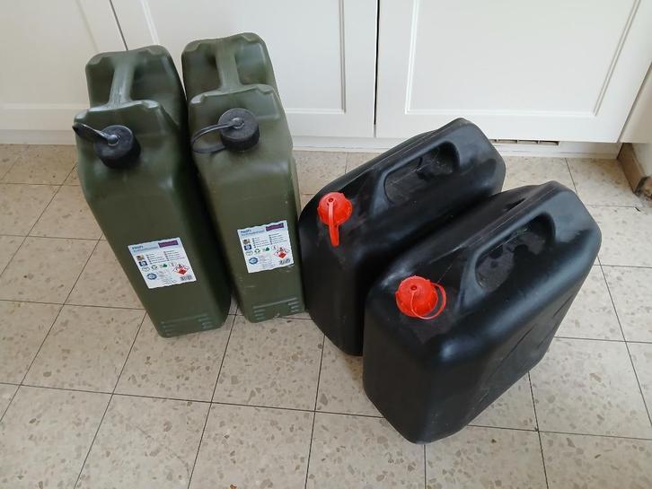 Bidons Essence 20 litres, Diversen, Overige Diversen, Zo goed als nieuw, Ophalen