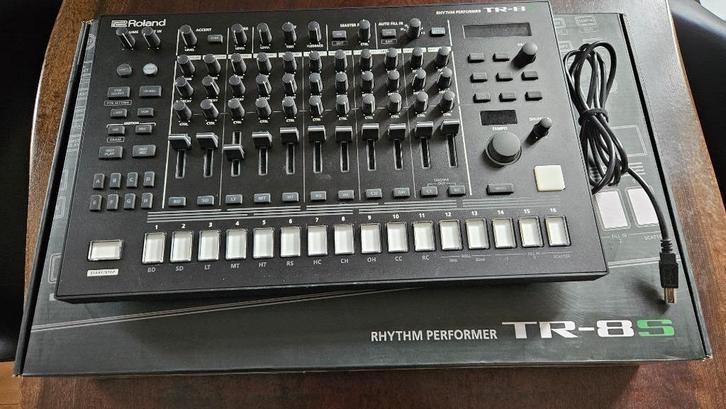 TR-8S, Muziek en Instrumenten, Synthesizers, Zo goed als nieuw, Overige aantallen, Roland, Met midi-aansluiting, Ophalen of Verzenden