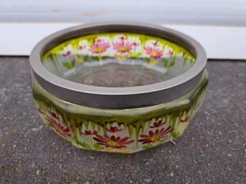 coupe en verre emaille decor aux fleur beschikbaar voor biedingen