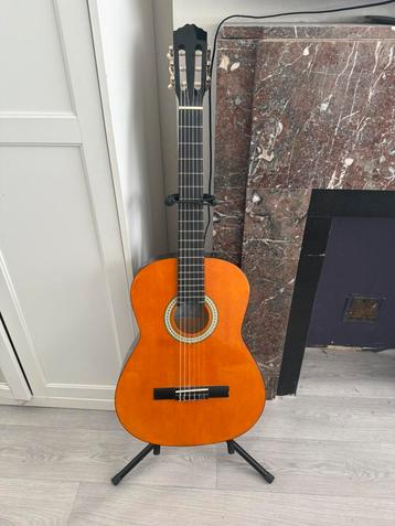 / Klassieke Gitaar te koop – incl. hoes & tuner beschikbaar voor biedingen