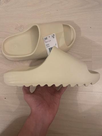 Adidas Yeezy Slides Bone taille 42 Nouveau