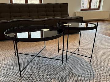 Set van moderne salontafels (zwart metaal en glanzend blad) beschikbaar voor biedingen