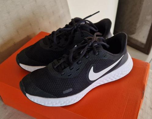 Nike sportschoenen👍TOP👍 Nieuwe👍M: 36 👍👍, Sport en Fitness, Loopsport en Atletiek, Zo goed als nieuw, Overige typen, Nike