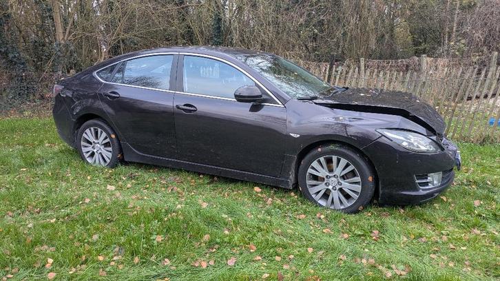 Mazda6 Hatchback diesel, bj. 2010, met beperkte voorschade, Autos, Mazda, Particulier, ABS, Airbags, Air conditionné, Ordinateur de bord