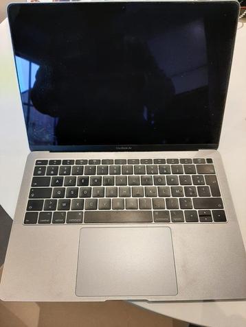 MacBook Air A1932 , met lichte gebruikssporen maar werkt nog beschikbaar voor biedingen