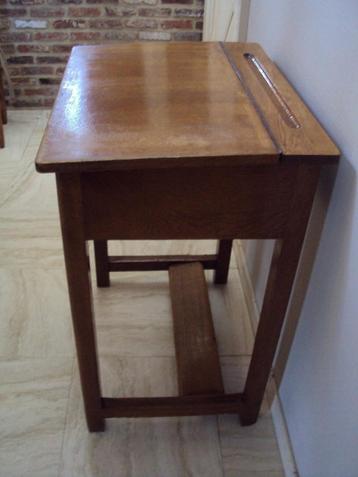 Vintage/retro houten lessenaar, bureau beschikbaar voor biedingen
