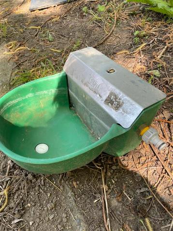 Automatische drinkbak  beschikbaar voor biedingen
