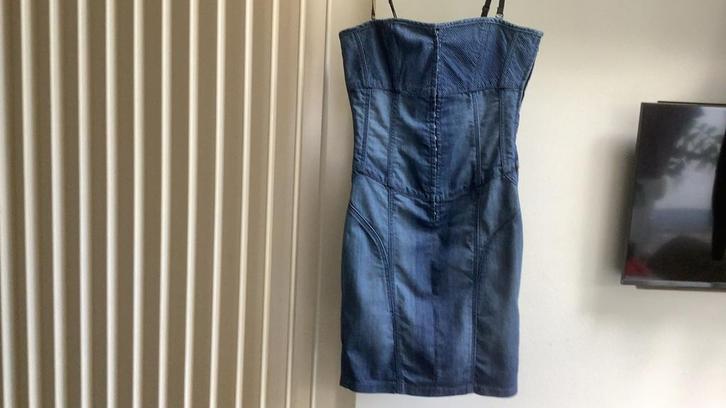 Topartikel. Splinternieuwe jeansjurk van GUESS. Maat 36., Kleding | Dames, Jurken, Nieuw, Maat 36 (S), Blauw, Ophalen of Verzenden